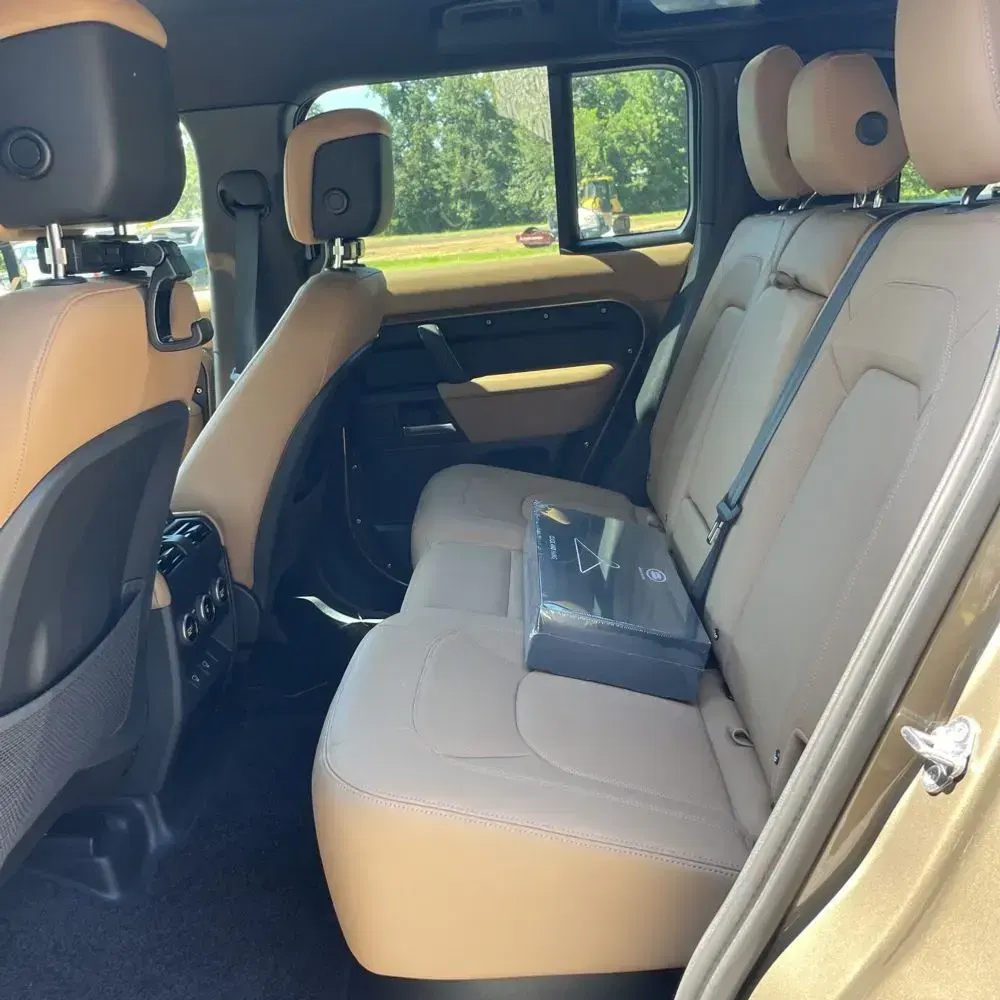 2025 Land Rover Defender 110 X-Dyn SE P400