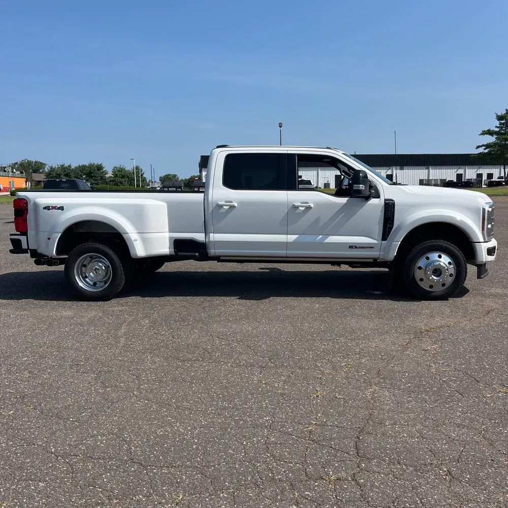 2025 Ford F-450 Super Duty Platinum