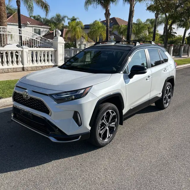 2025 Toyota RAV4 Plug-in Hybrid XSE