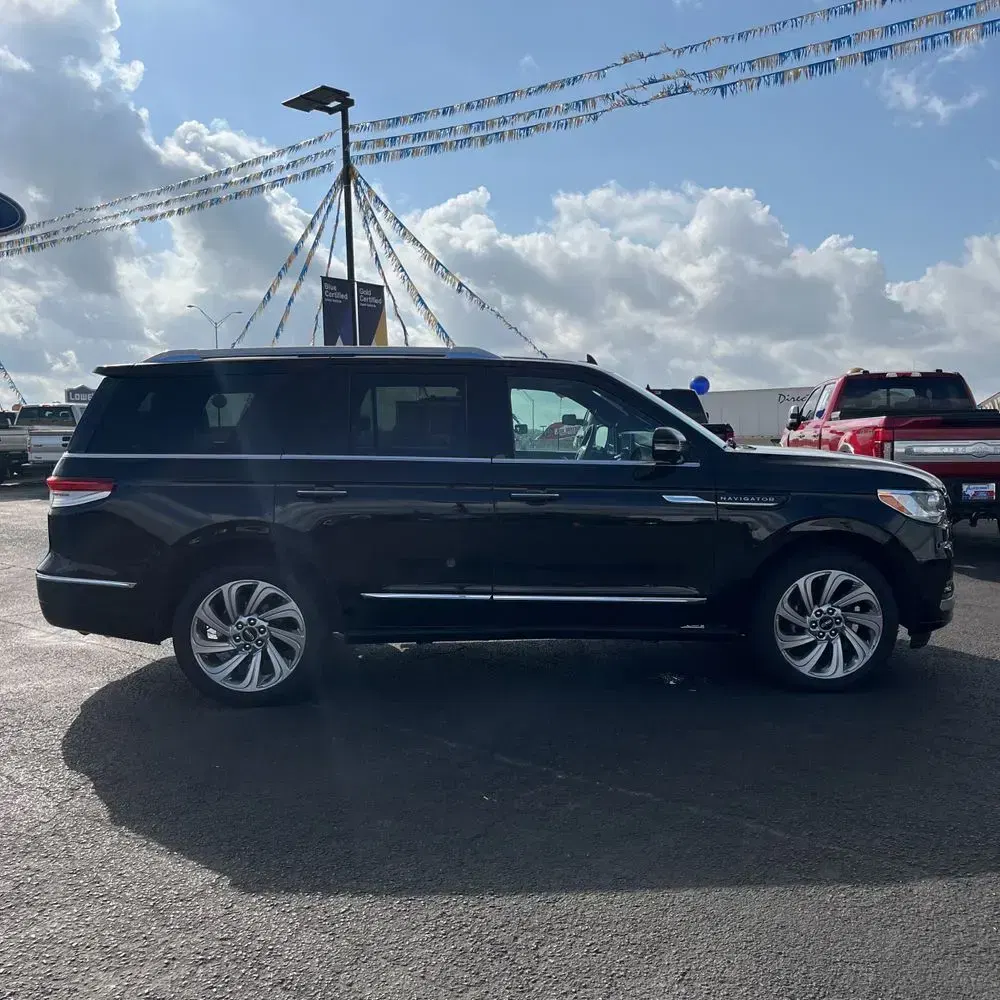 2024 Lincoln Navigator Premiere