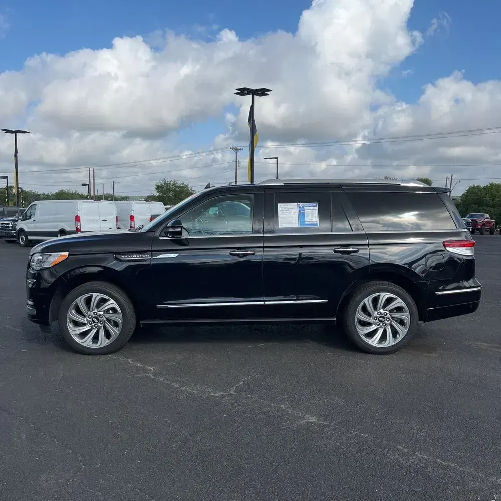2024 Lincoln Navigator Premiere