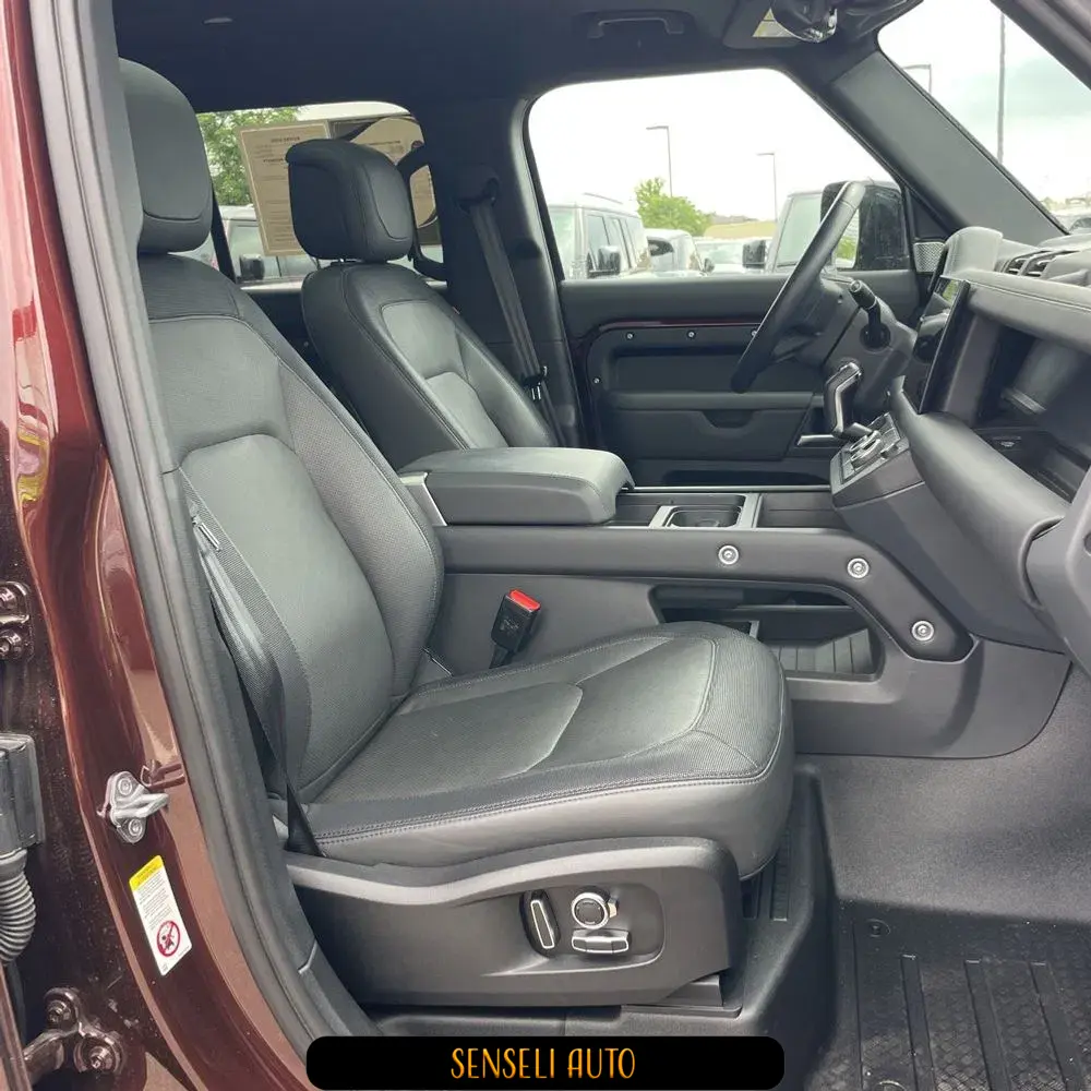 2023 Land Rover Defender 130 X-Dynamic SE