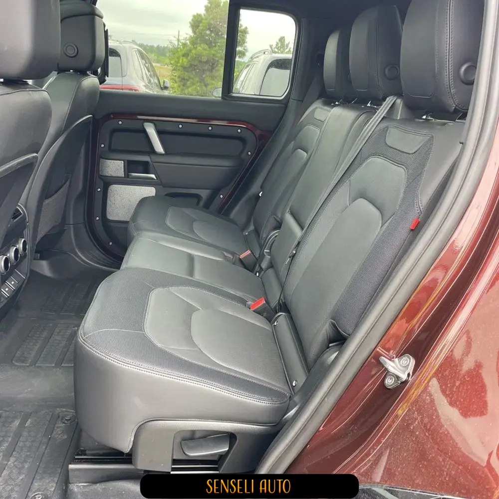 2023 Land Rover Defender 130 X-Dynamic SE