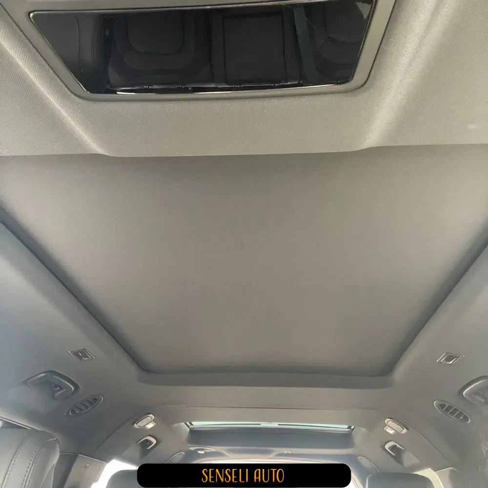 2023 Land Rover Defender 130 X-Dynamic SE