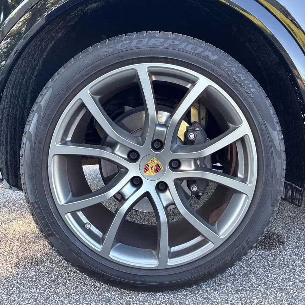 2023 Porsche Cayenne Platinum Edition