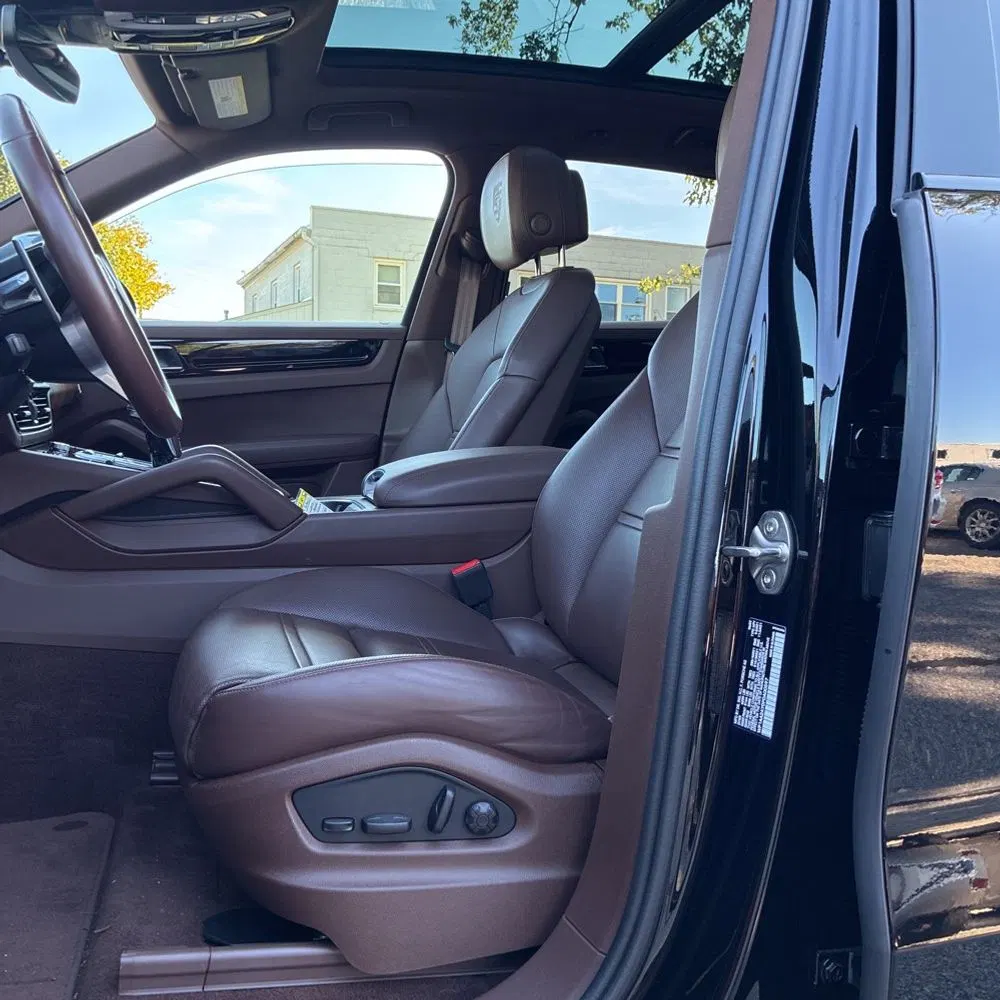 2023 Porsche Cayenne Platinum Edition