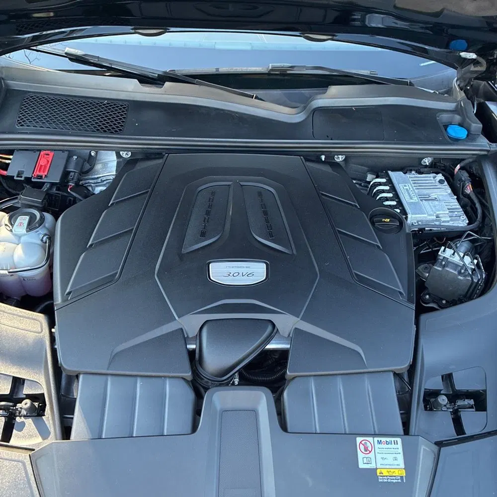 2023 Porsche Cayenne Platinum Edition