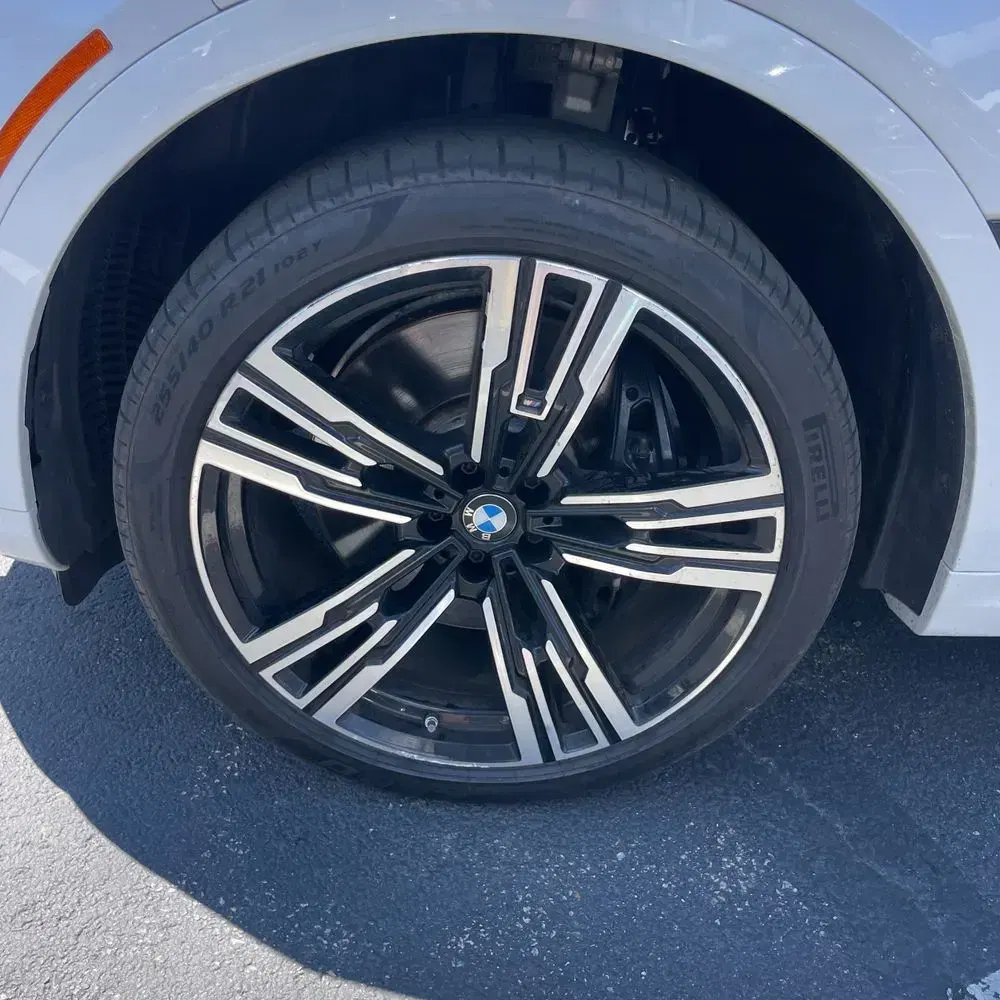 2024 BMW X7 M60i