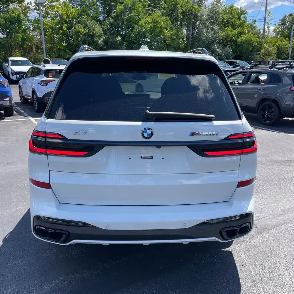 2024 BMW X7 M60i
