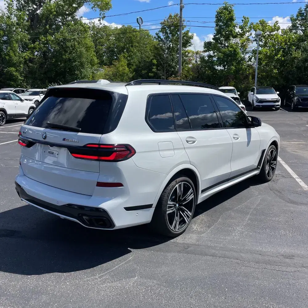 2024 BMW X7 M60i