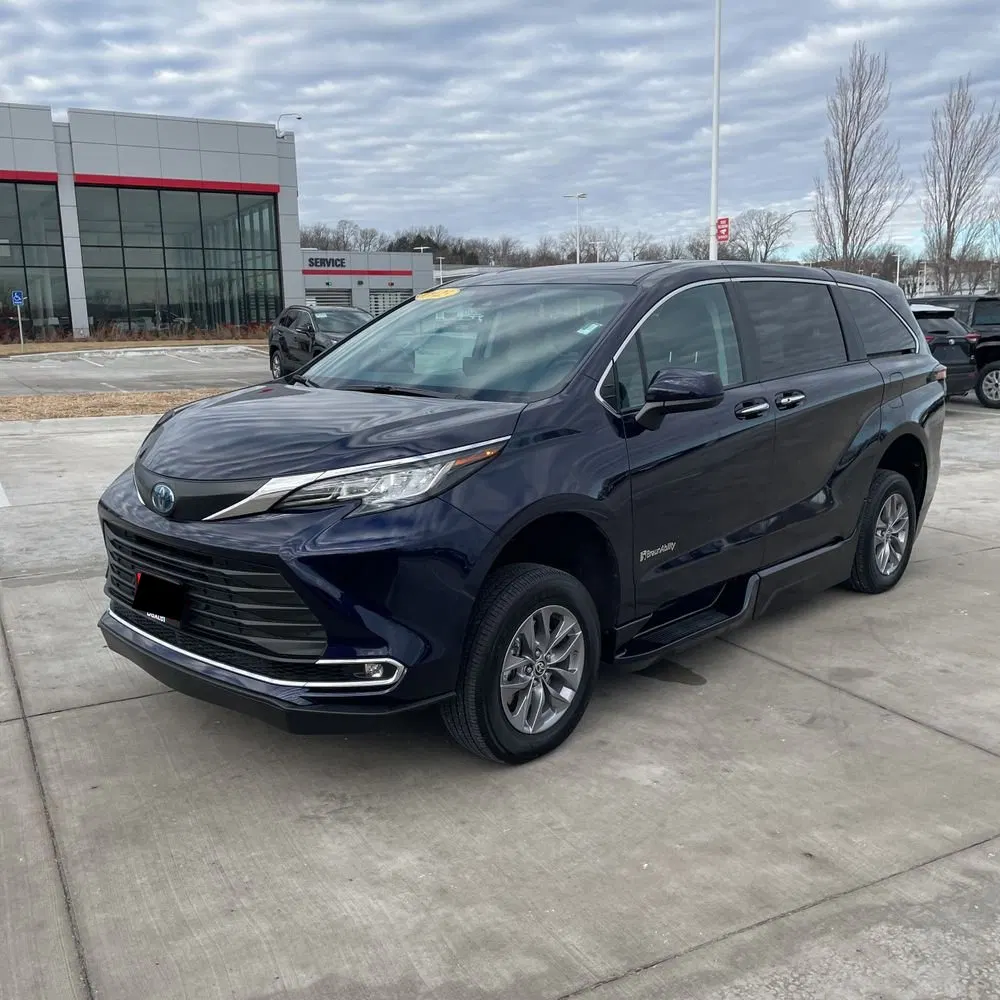 2023 Toyota Sienna XLE 8-Passenger