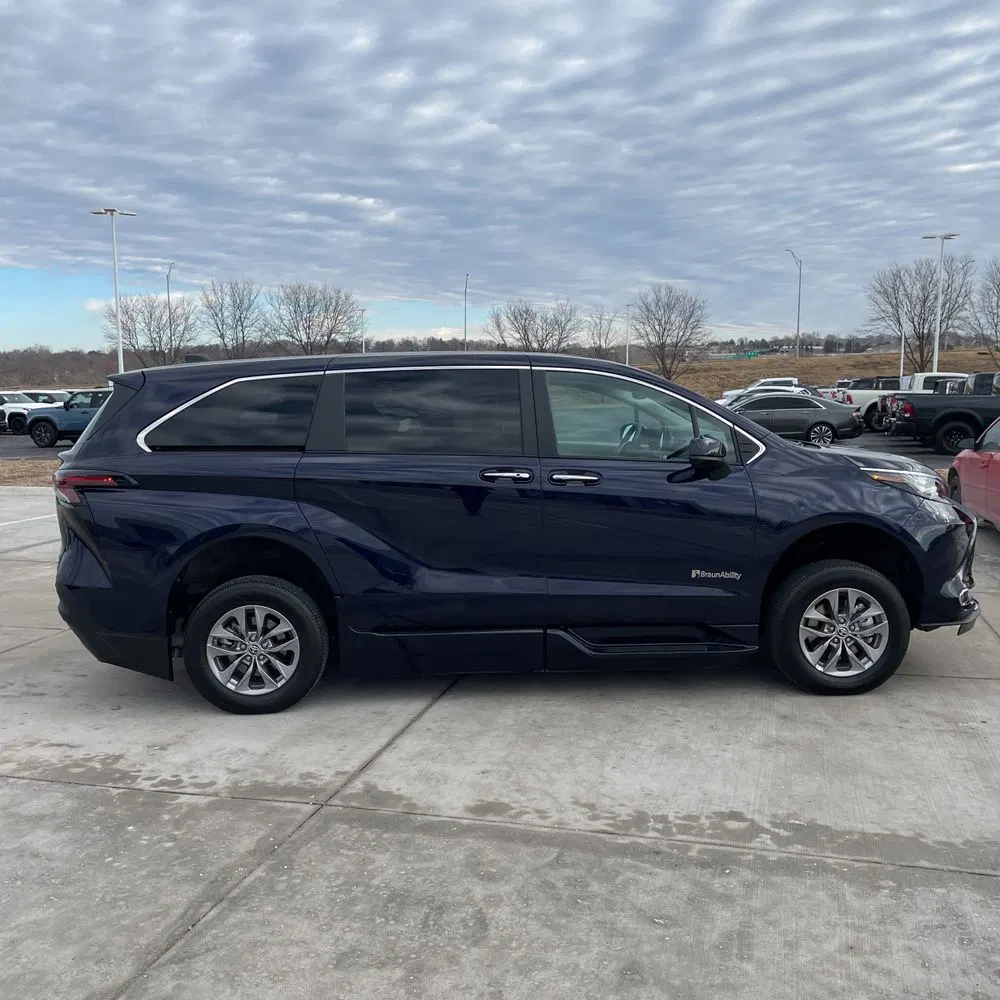 2023 Toyota Sienna XLE 8-Passenger