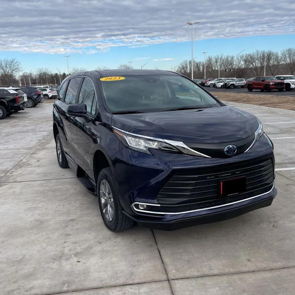 2023 Toyota Sienna XLE 8-Passenger