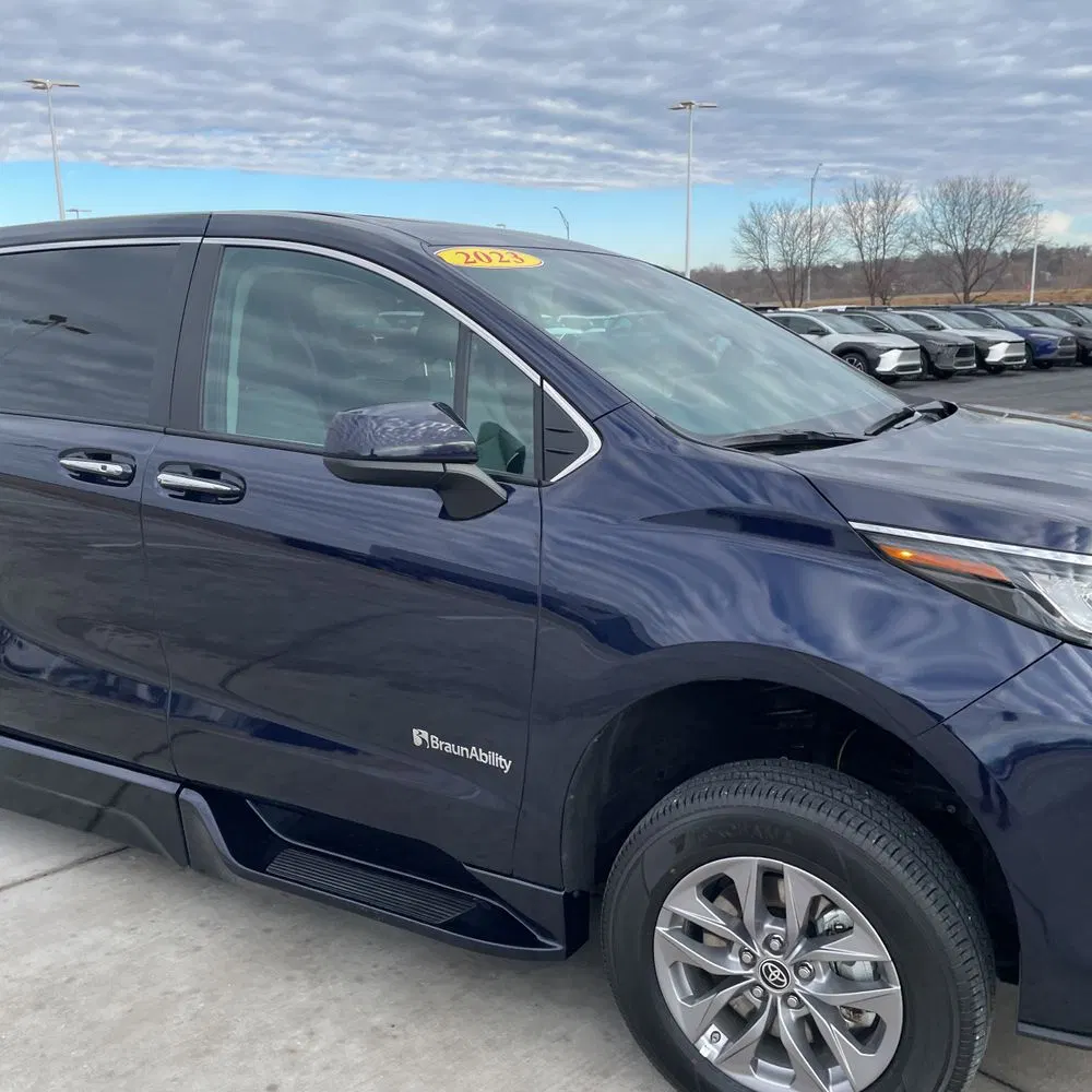 2023 Toyota Sienna XLE 8-Passenger