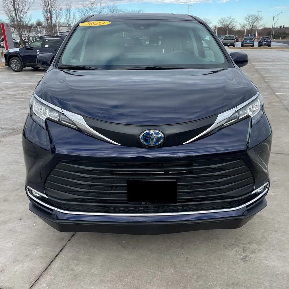 2023 Toyota Sienna XLE 8-Passenger