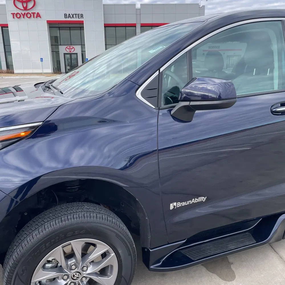 2023 Toyota Sienna XLE 8-Passenger