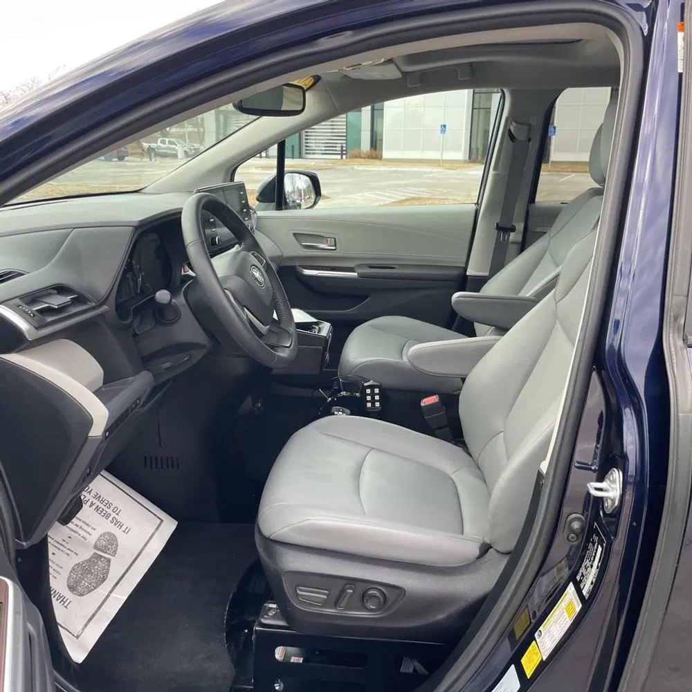 2023 Toyota Sienna XLE 8-Passenger