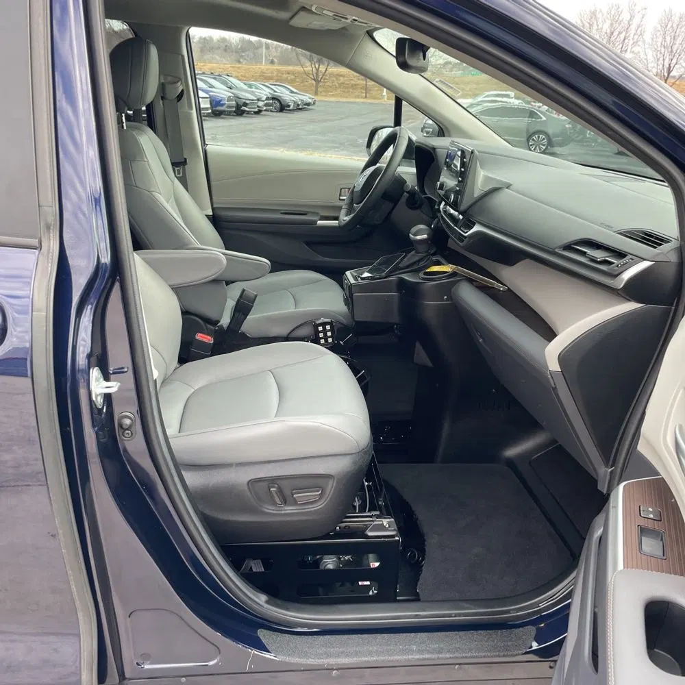 2023 Toyota Sienna XLE 8-Passenger