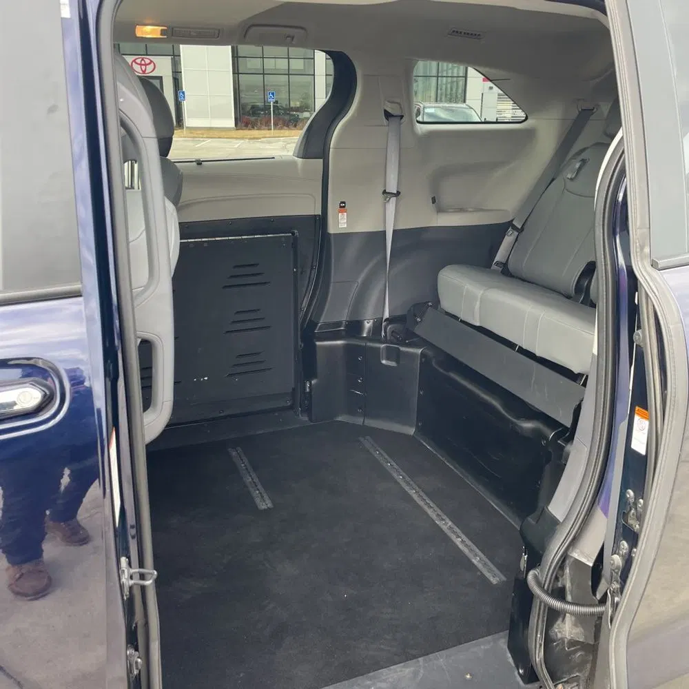2023 Toyota Sienna XLE 8-Passenger