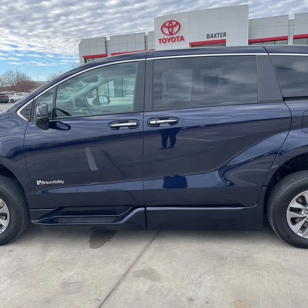 2023 Toyota Sienna XLE 8-Passenger