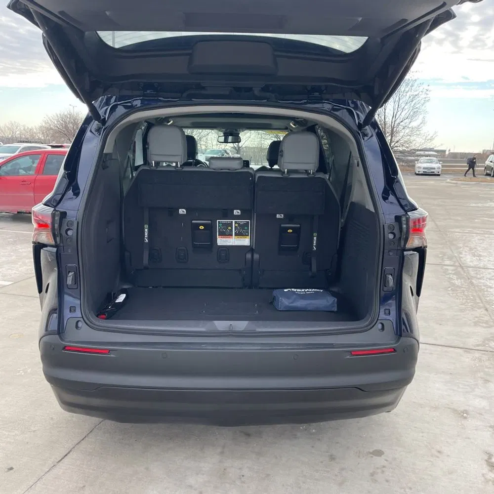 2023 Toyota Sienna XLE 8-Passenger