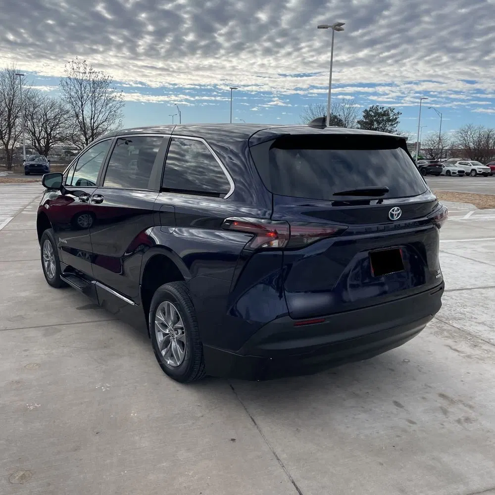 2023 Toyota Sienna XLE 8-Passenger