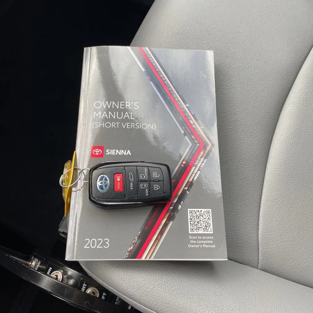 2023 Toyota Sienna XLE 8-Passenger