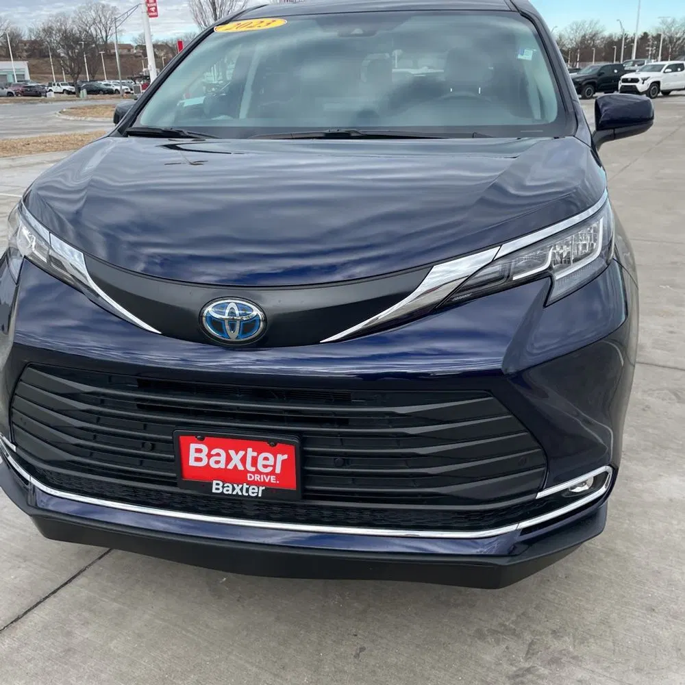 2023 Toyota Sienna XLE 8-Passenger