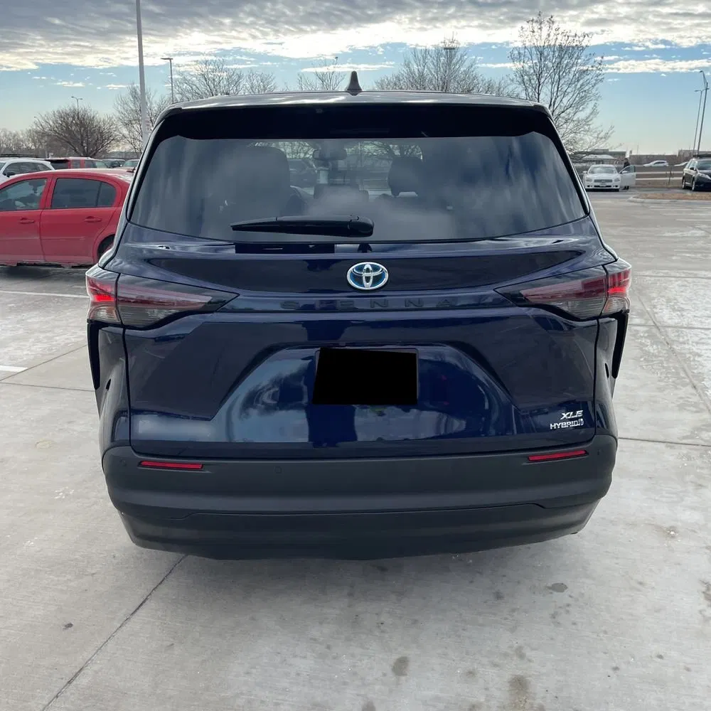 2023 Toyota Sienna XLE 8-Passenger