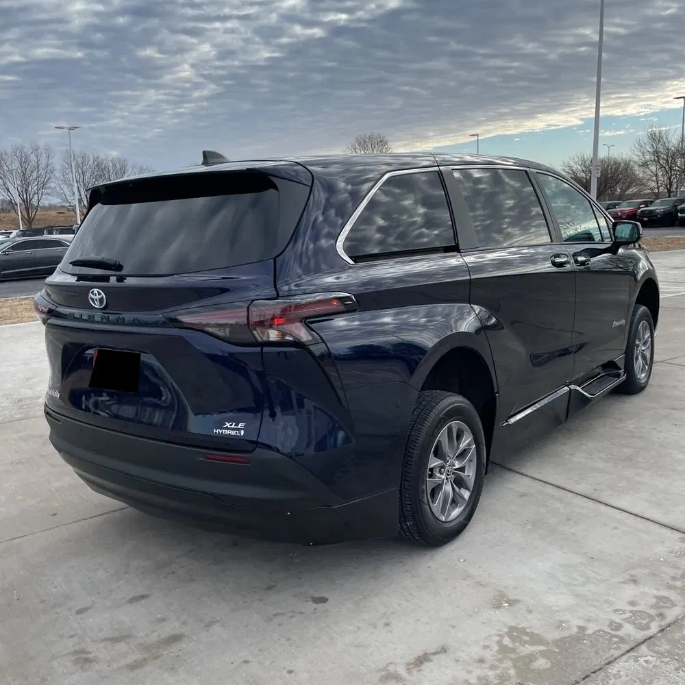 2023 Toyota Sienna XLE 8-Passenger