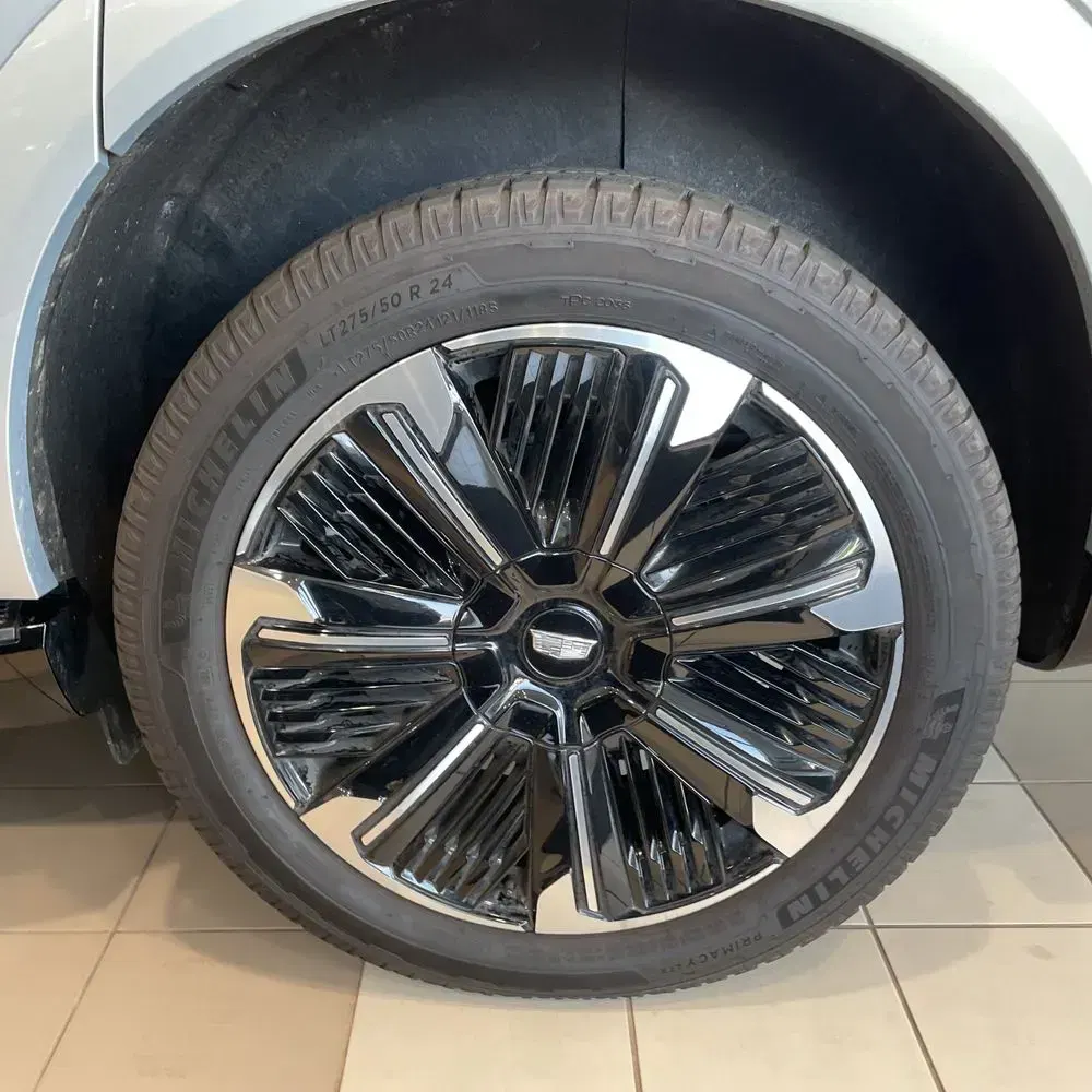 2025 Cadillac Escalade IQ Sport 2