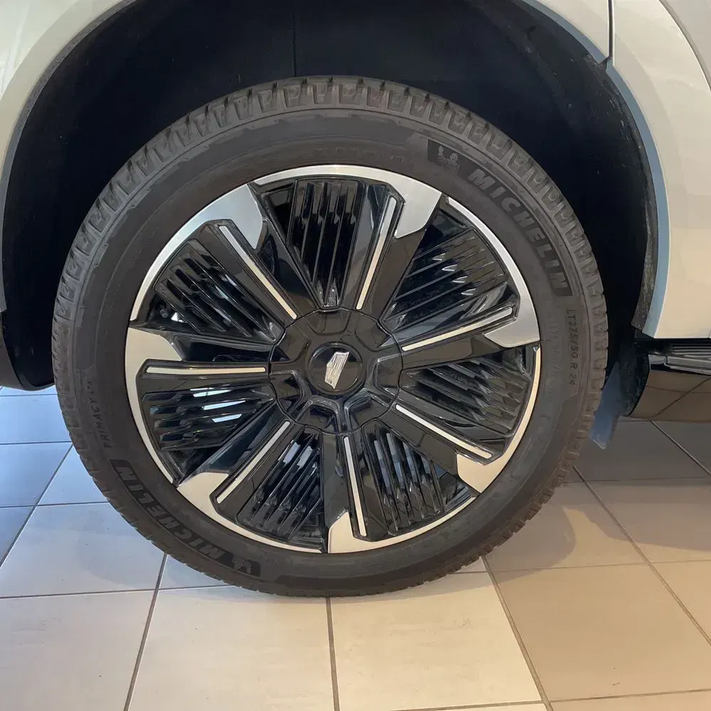 2025 Cadillac Escalade IQ Sport 2