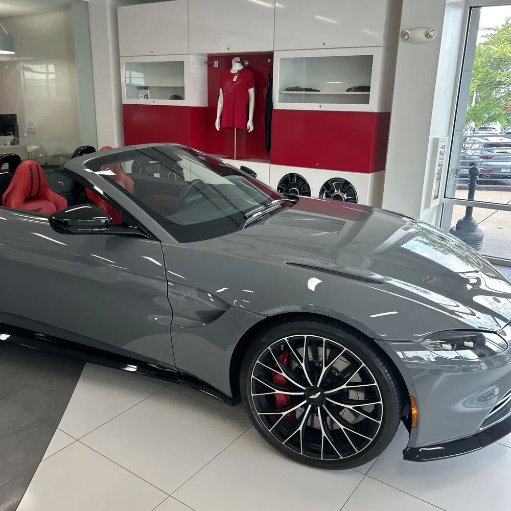 2022 Aston Martin Vantage Base