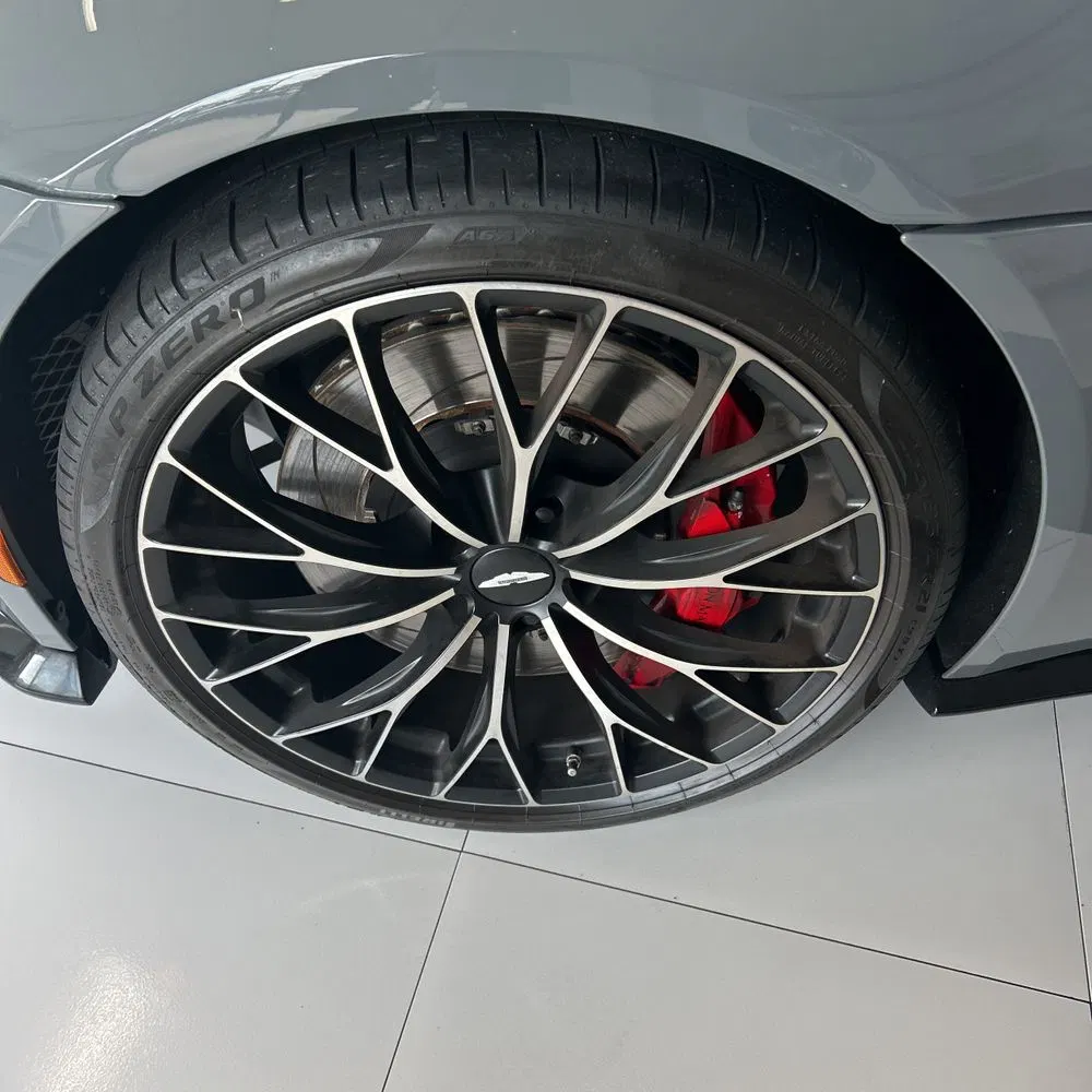 2022 Aston Martin Vantage Base