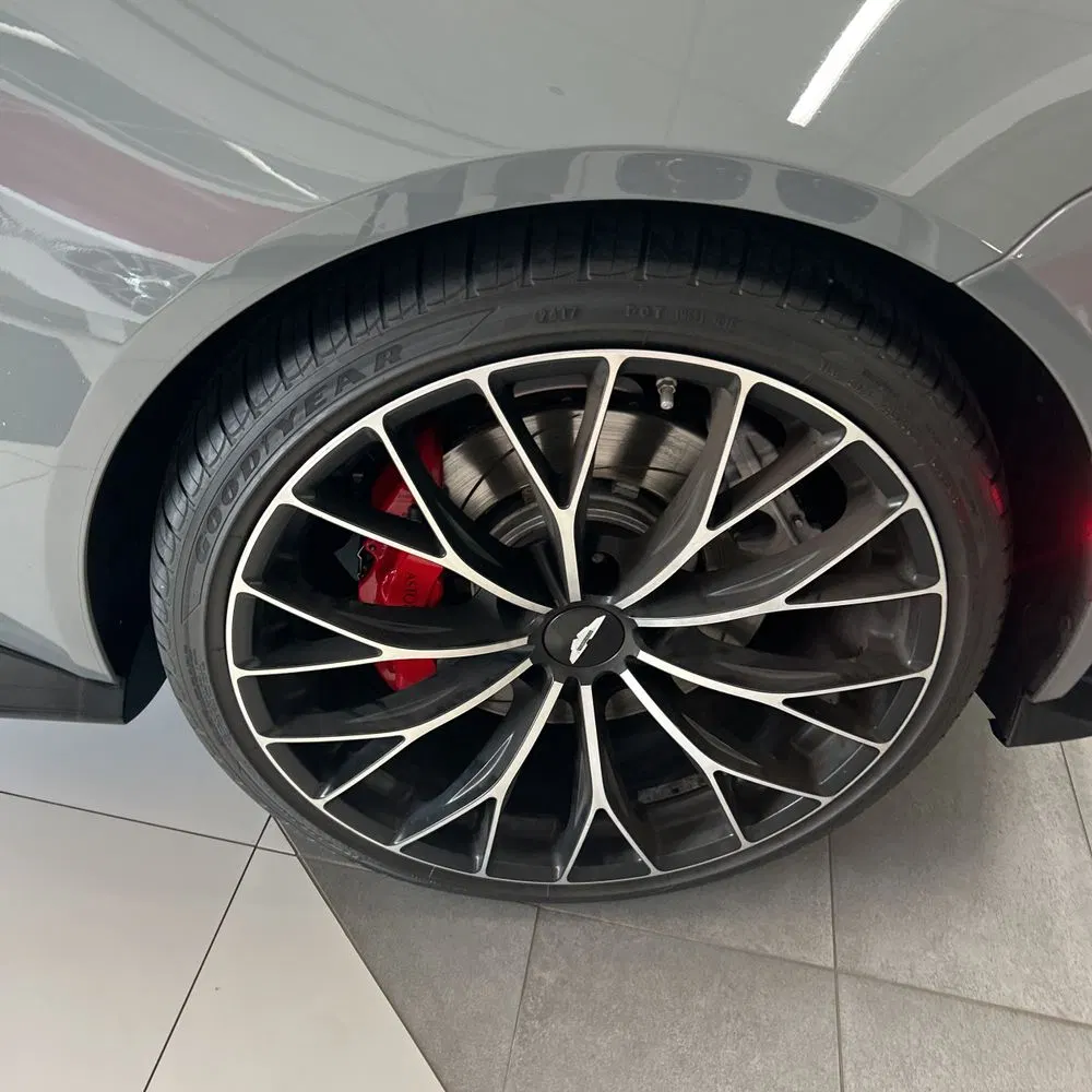2022 Aston Martin Vantage Base