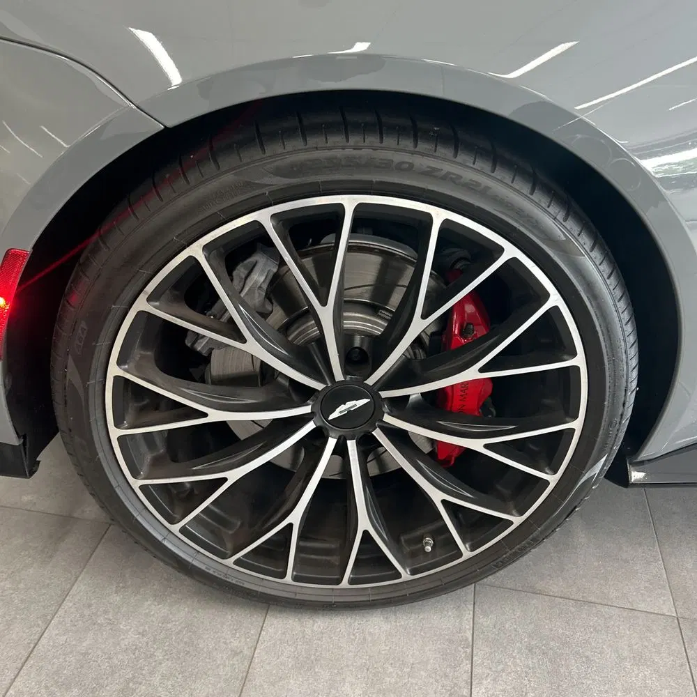 2022 Aston Martin Vantage Base