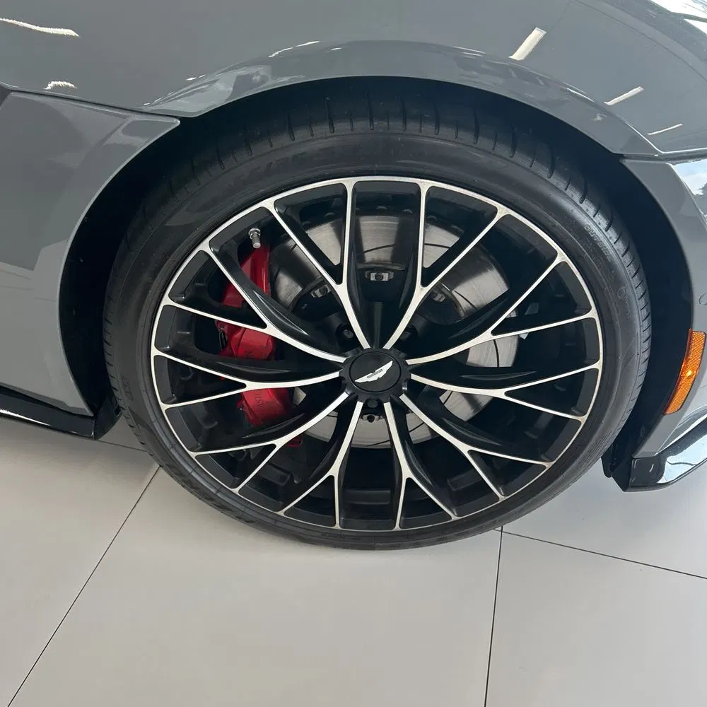 2022 Aston Martin Vantage Base
