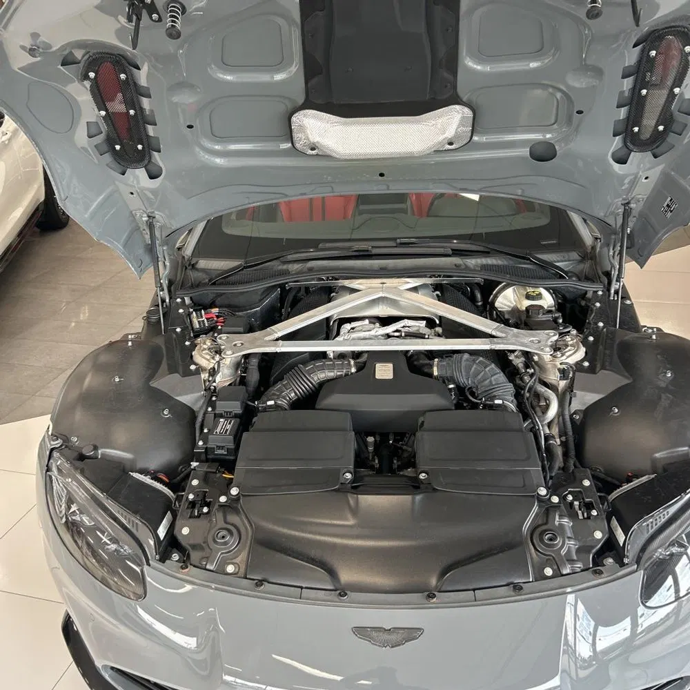 2022 Aston Martin Vantage Base