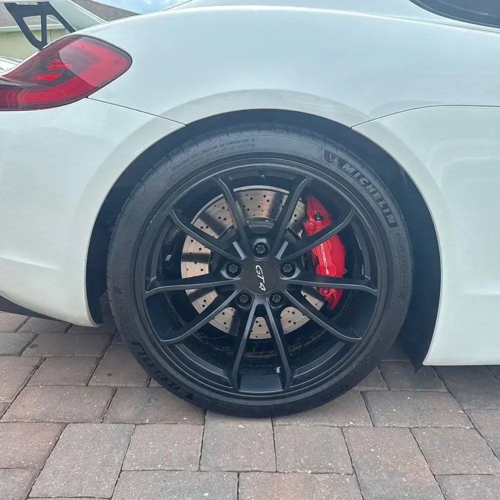 2016 Porsche Cayman GT4