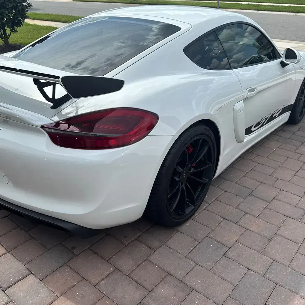 2016 Porsche Cayman GT4