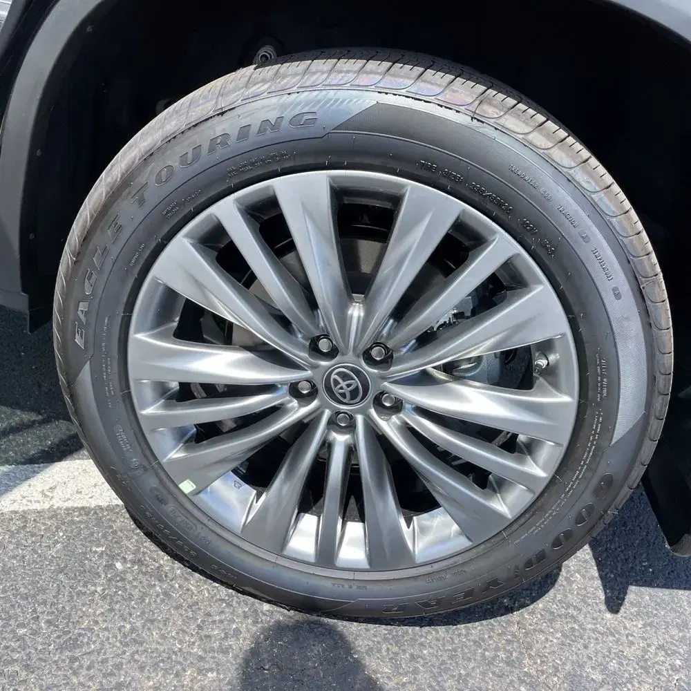 2025 Toyota Highlander Platinum