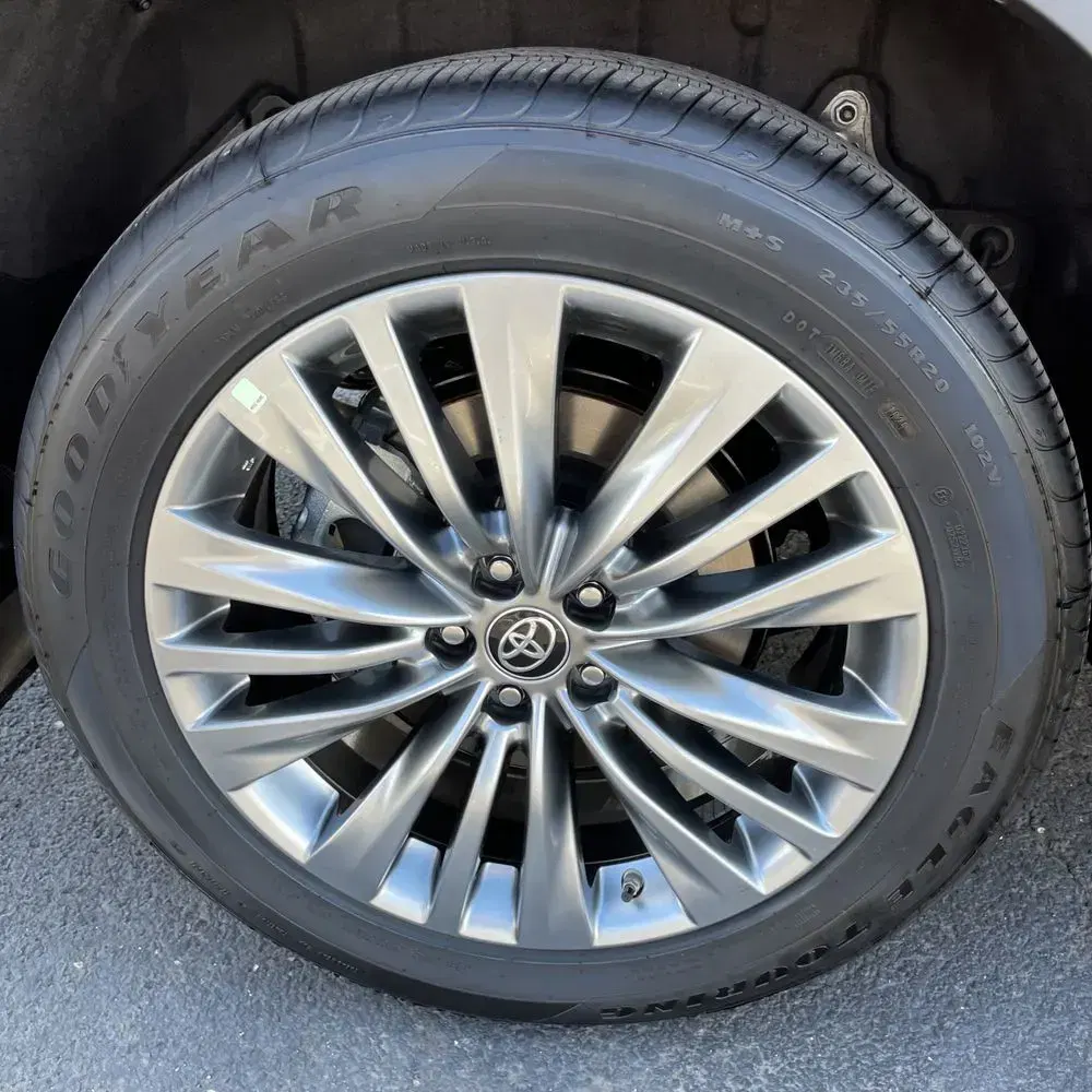 2025 Toyota Highlander Platinum