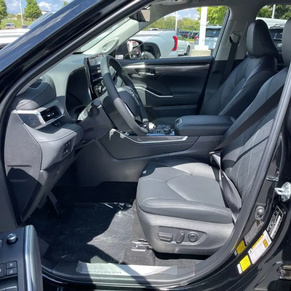 2025 Toyota Highlander Platinum