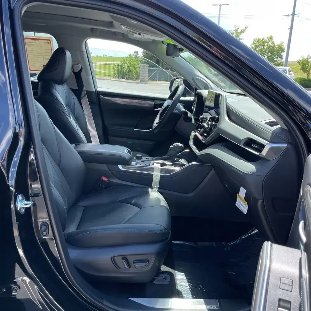 2025 Toyota Highlander Platinum