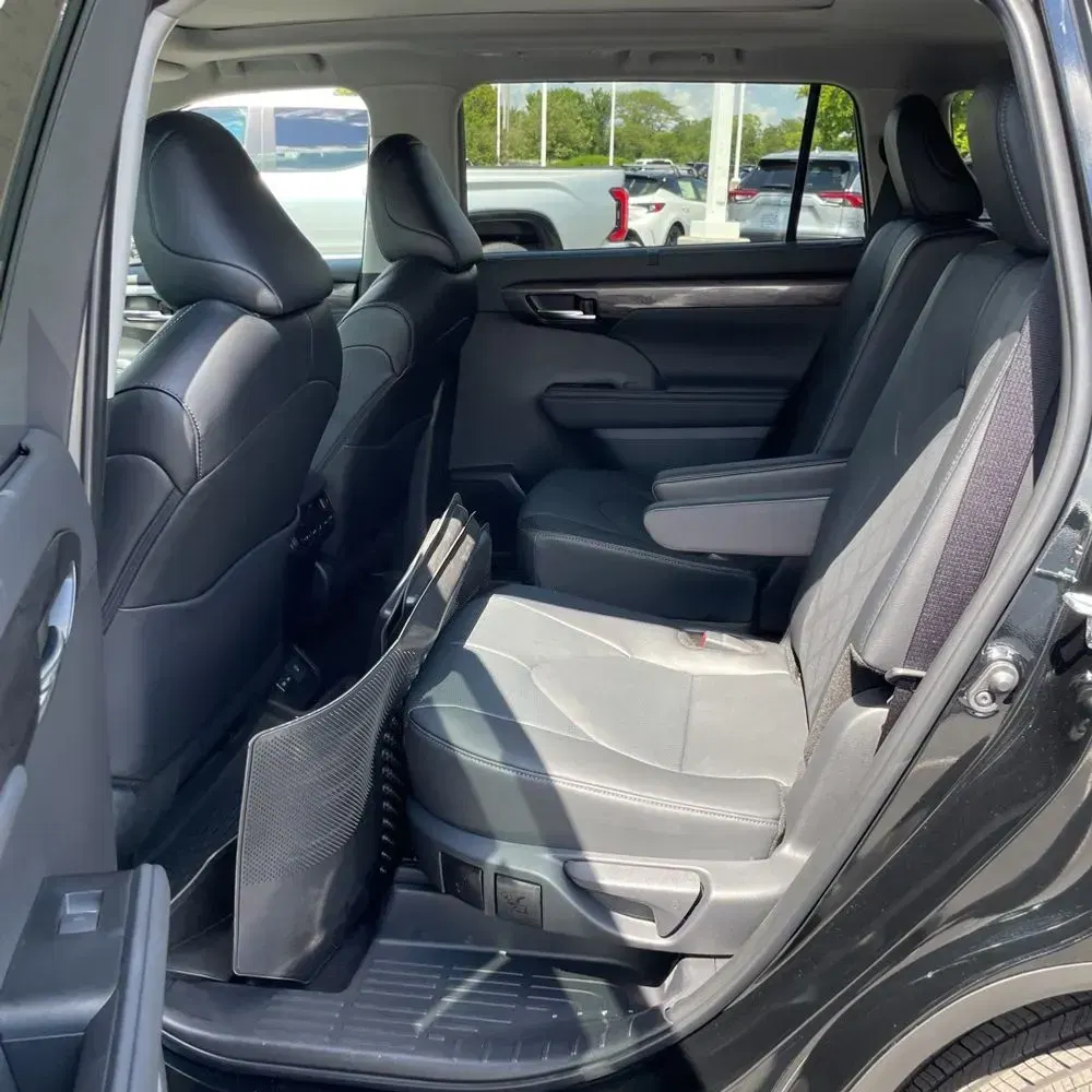 2025 Toyota Highlander Platinum