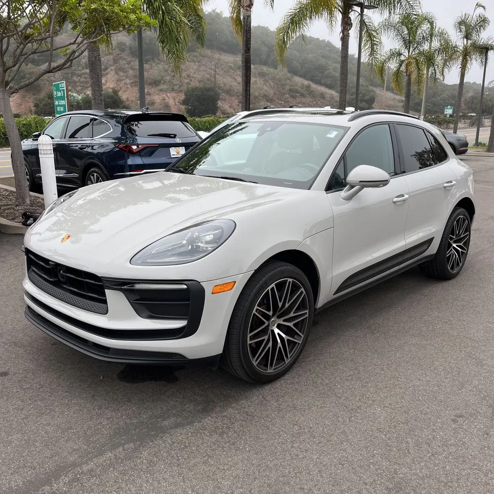 2023 Porsche Macan Base