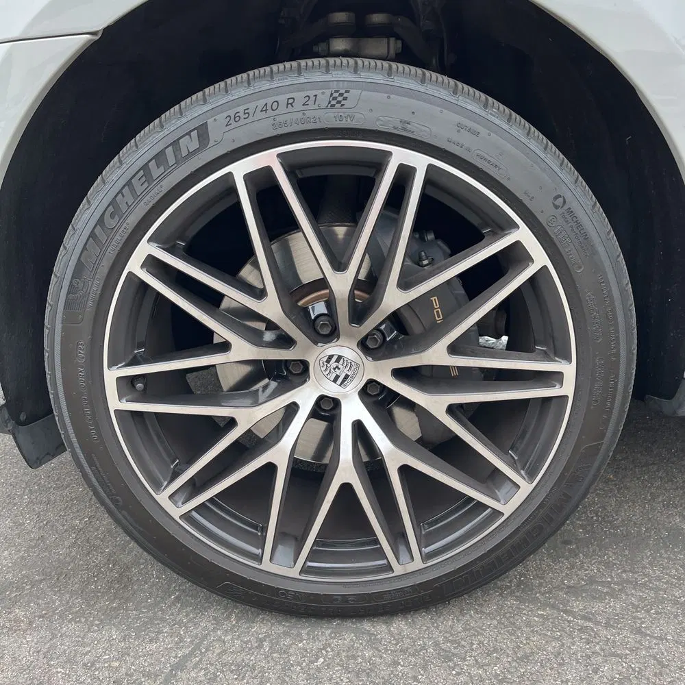 2023 Porsche Macan Base