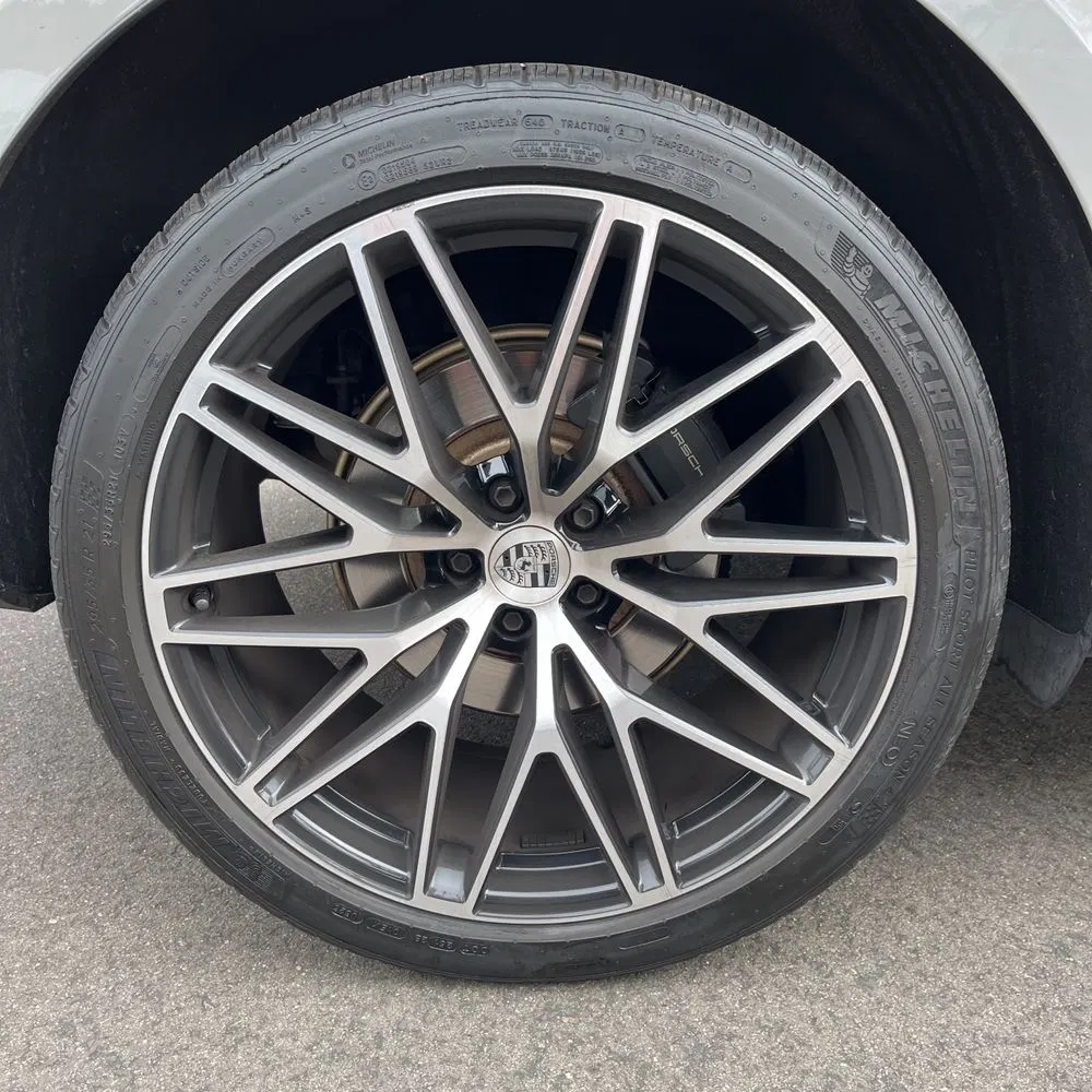 2023 Porsche Macan Base