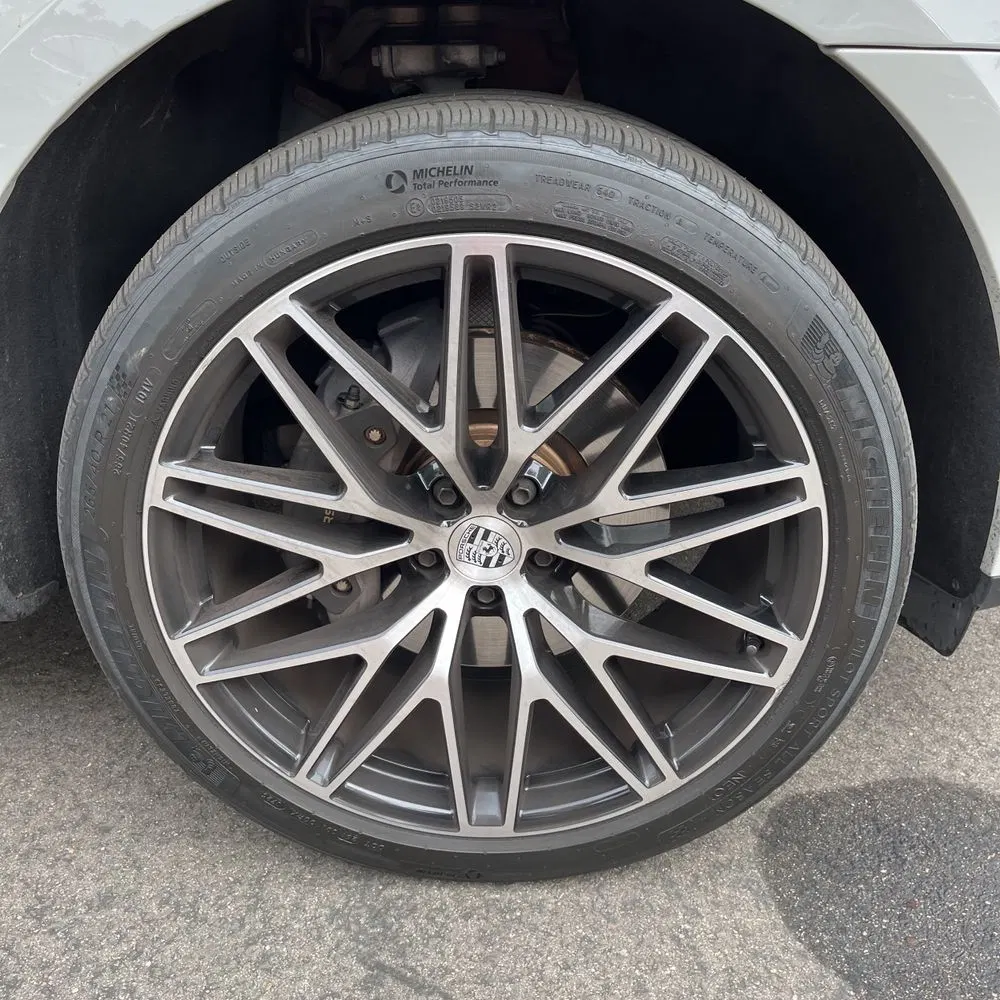 2023 Porsche Macan Base
