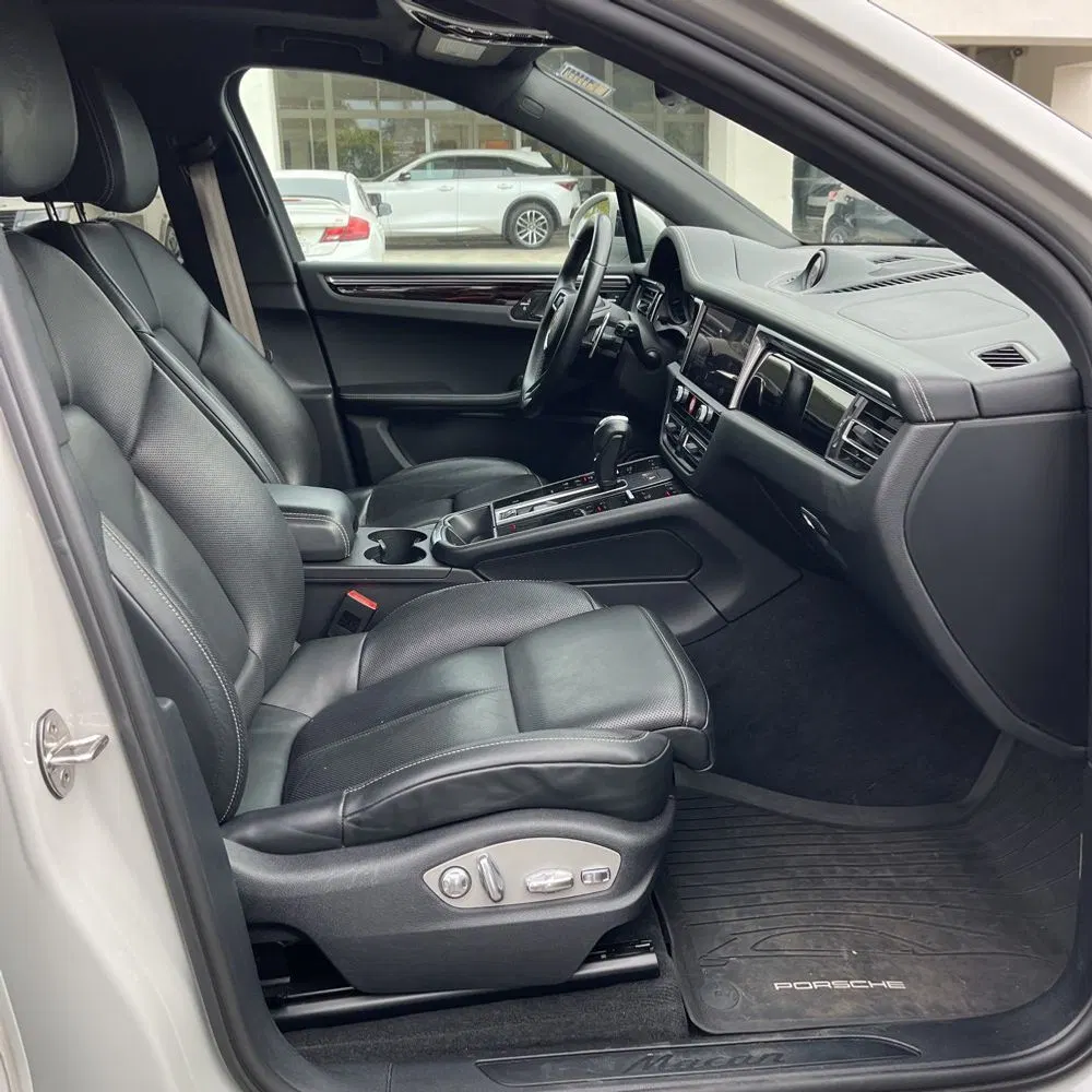 2023 Porsche Macan Base